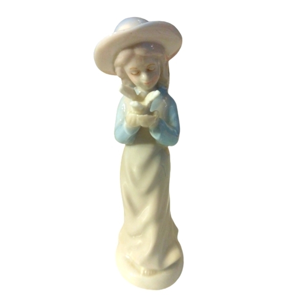 Vintage Porcelain 6" Girl Holding Bird Figurine White-Light Blue & Green Tones - Picture 1 of 7